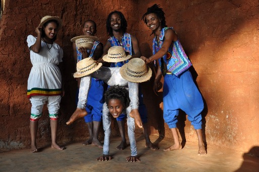 FEKAT CIRCUS » MAKEDA AND THE ACROBATIC THE LOST ARK»